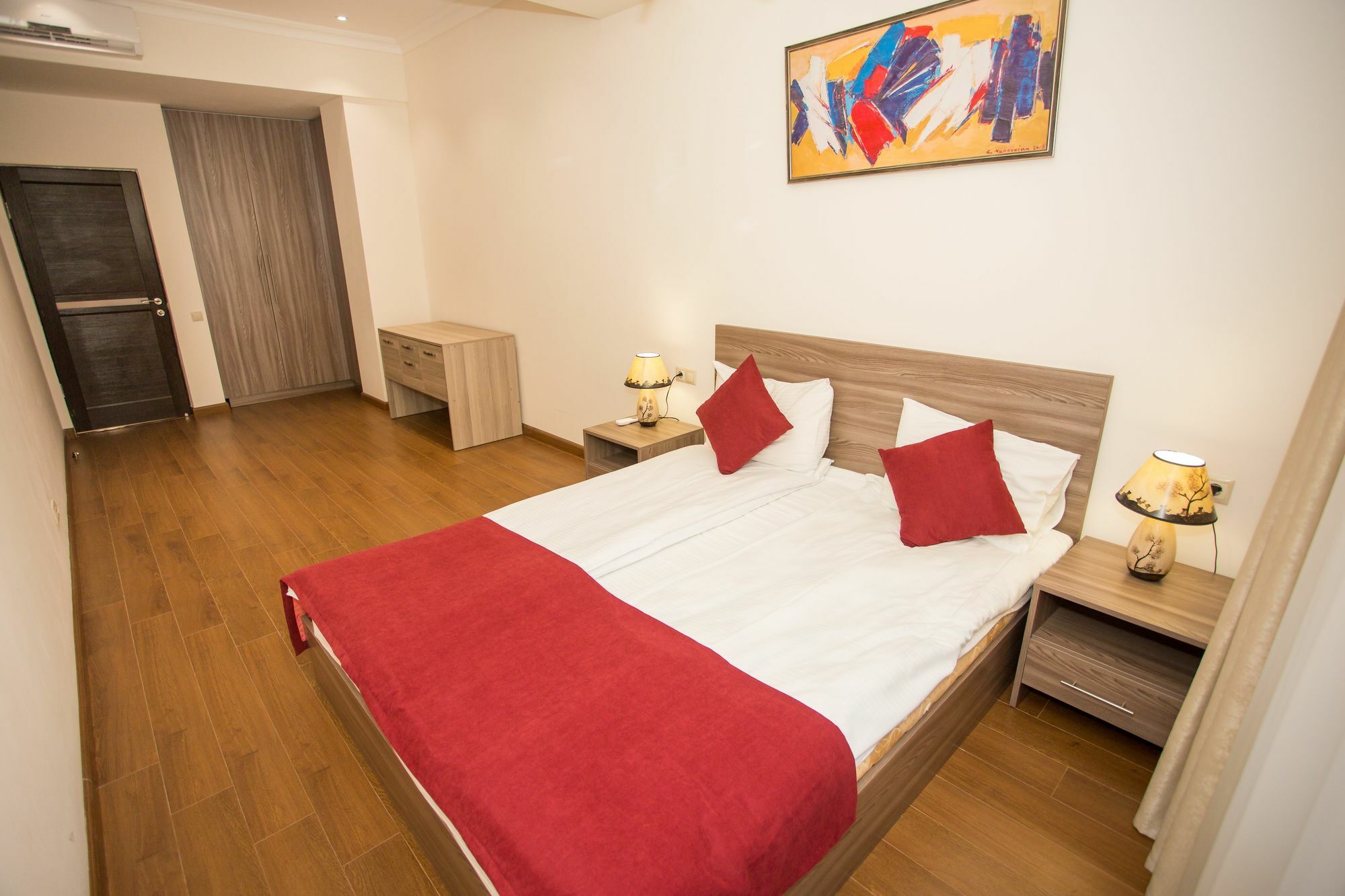 יירבאן Welcome City Center Apartments מראה חיצוני תמונה