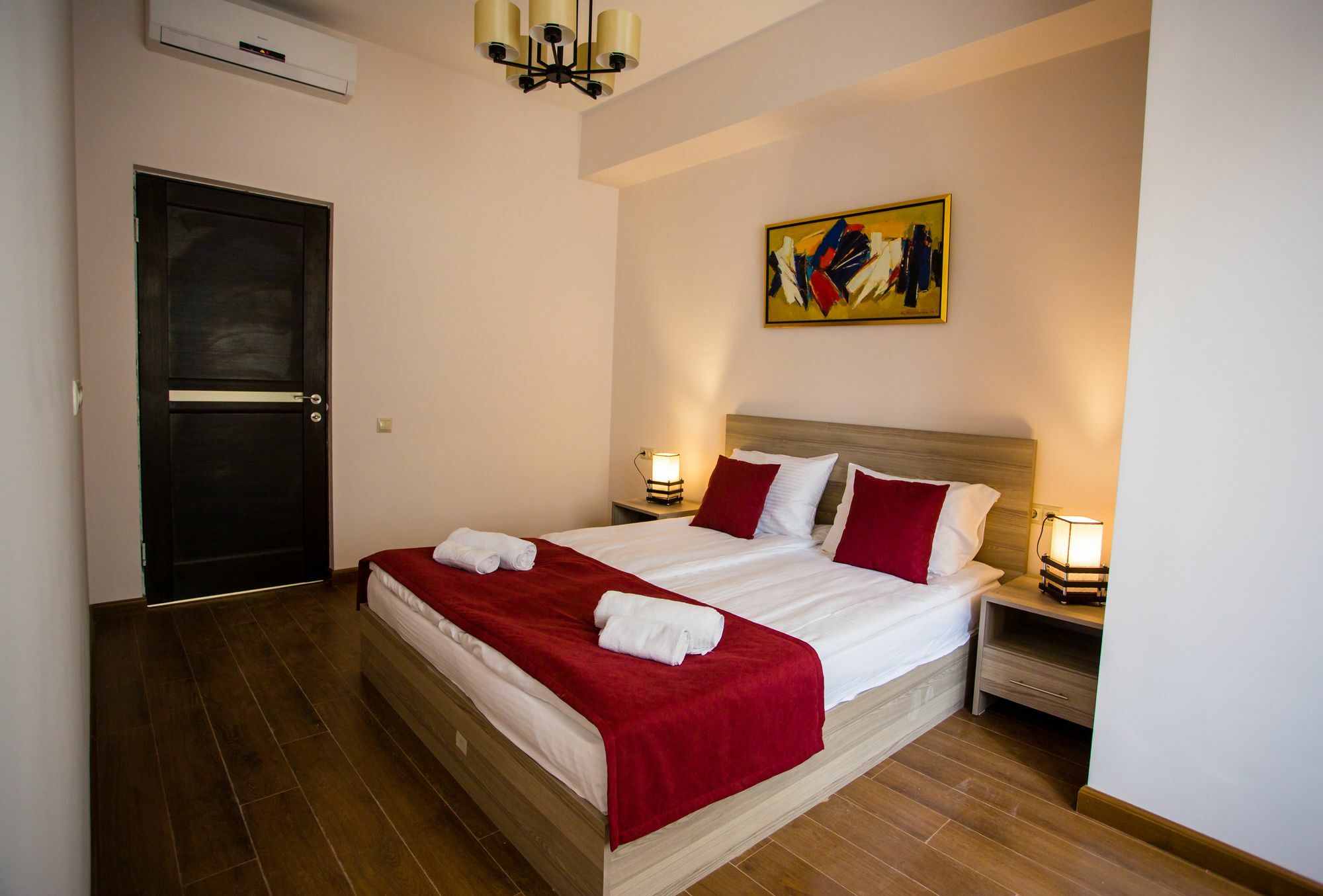 יירבאן Welcome City Center Apartments מראה חיצוני תמונה